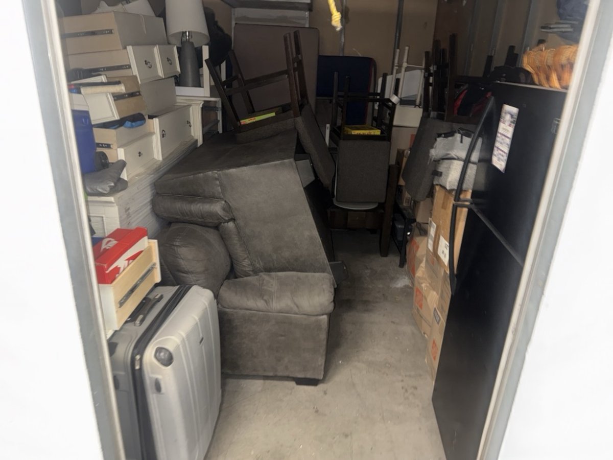 10 x 15 storage unit in Hawthorne, CA