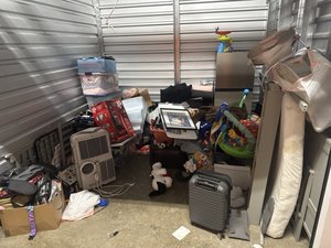 10 x 10 storage unit in Hawthorne, CA