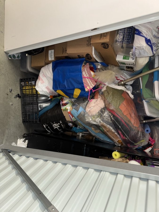 5 x 10 storage unit in Hawthorne, CA