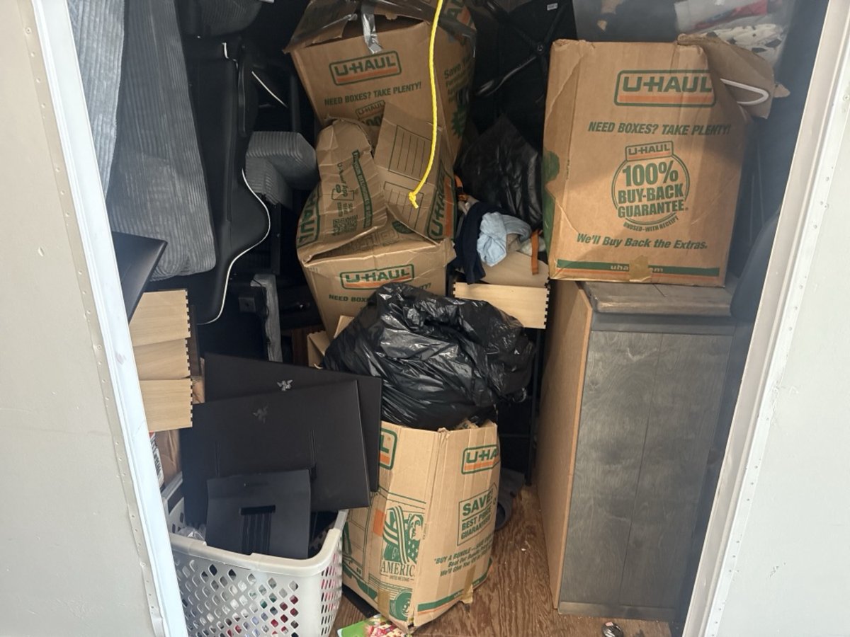 10 x 10 storage unit in Gardena, CA