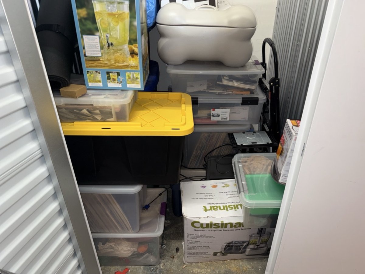 5 x 5 storage unit in Hawthorne, CA