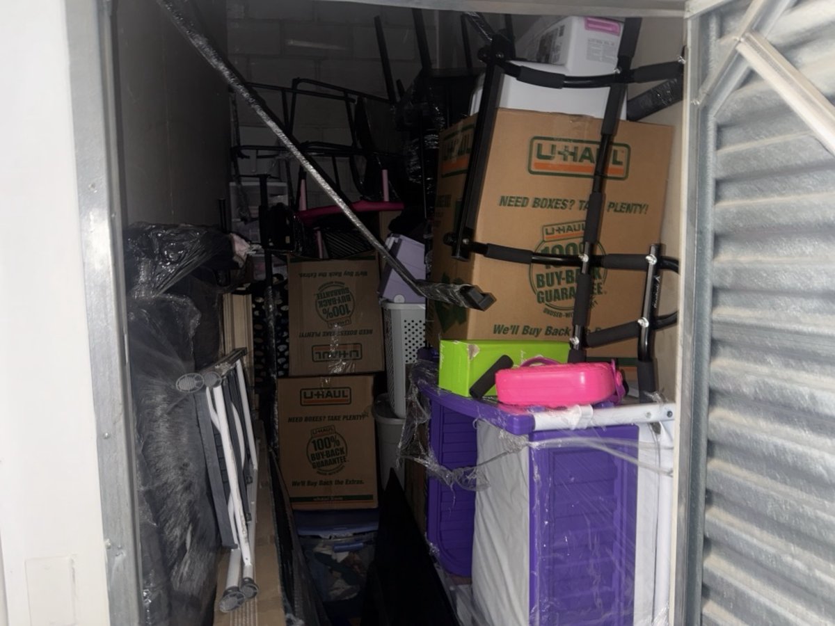 5 x 10 storage unit in Hawthorne, CA