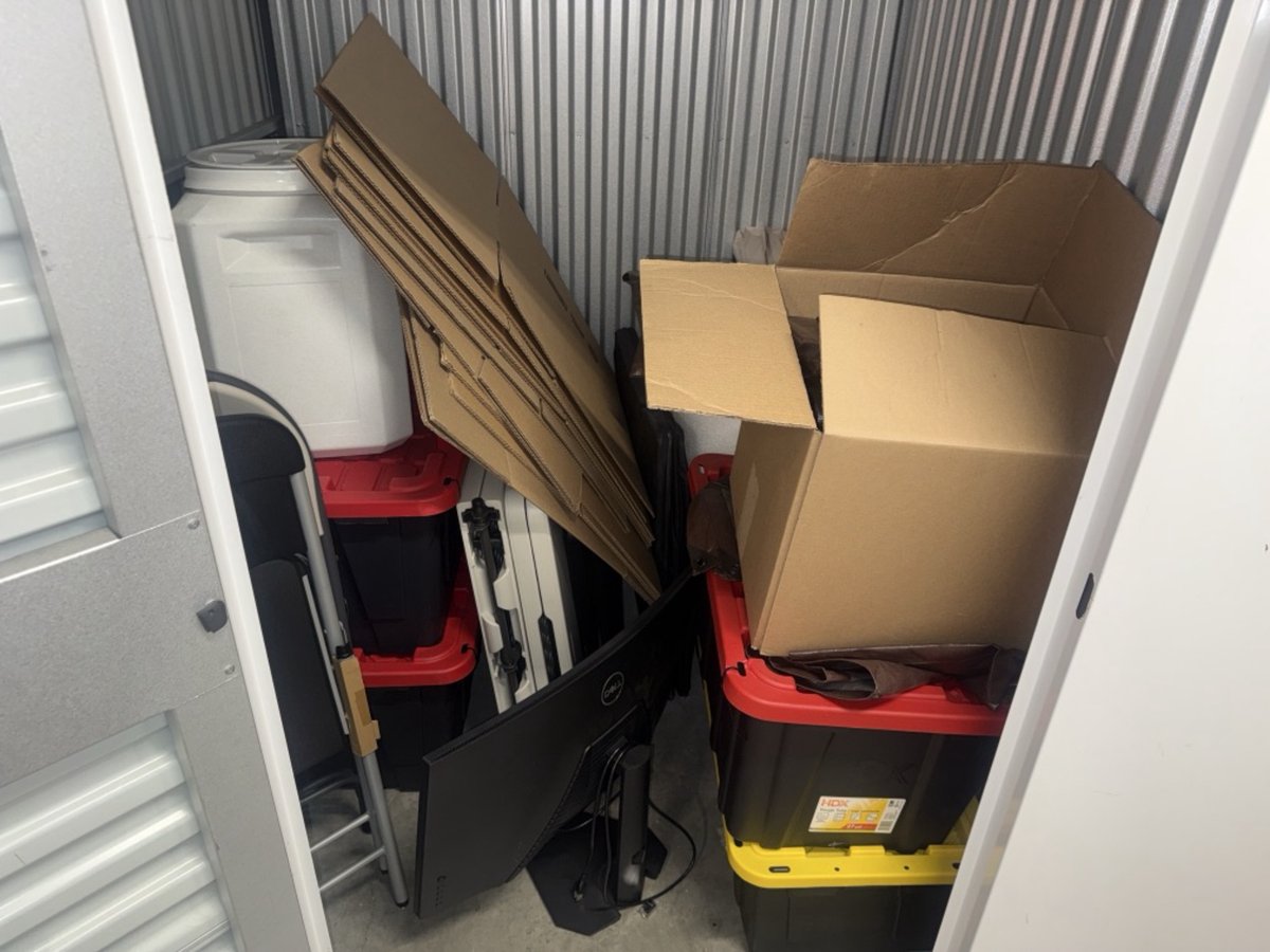 5 x 5 storage unit in Gardena, CA
