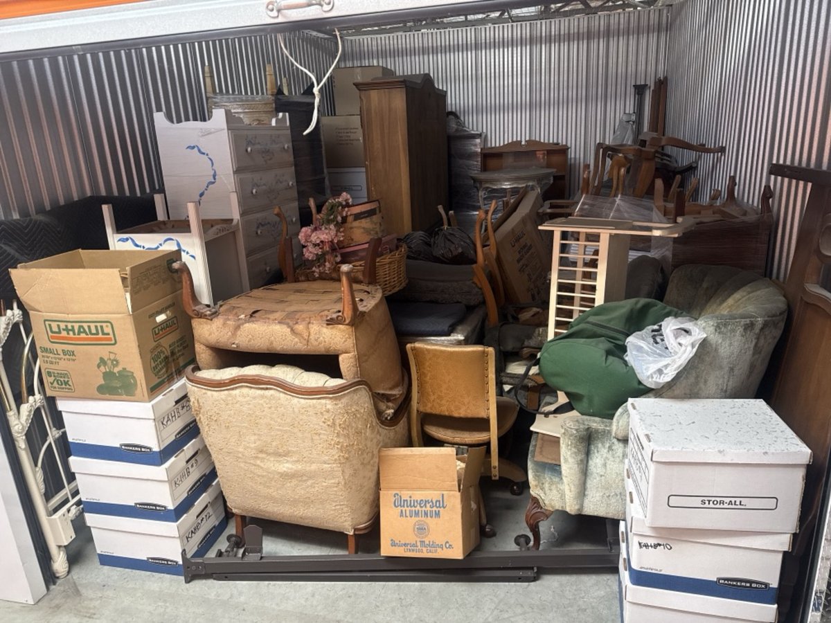 10 x 15 storage unit in Gardena, CA