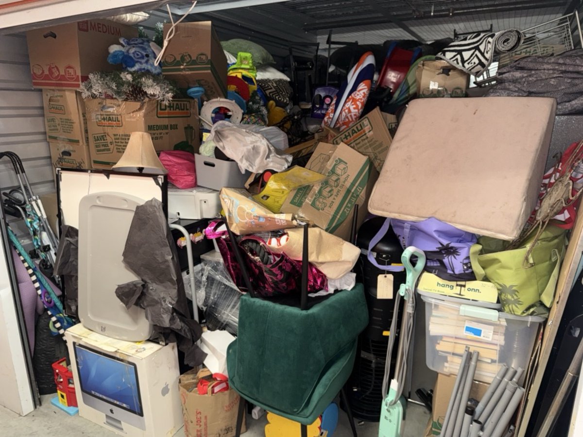 10 x 15 storage unit in Gardena, CA