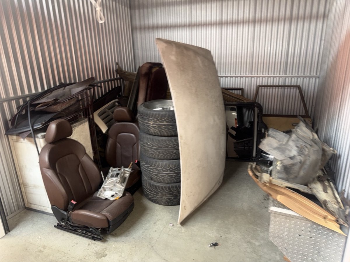 10 x 10 storage unit in Hawthorne, CA