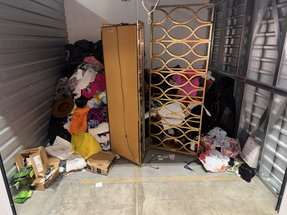 10 x 10 storage unit in Hawthorne, CA