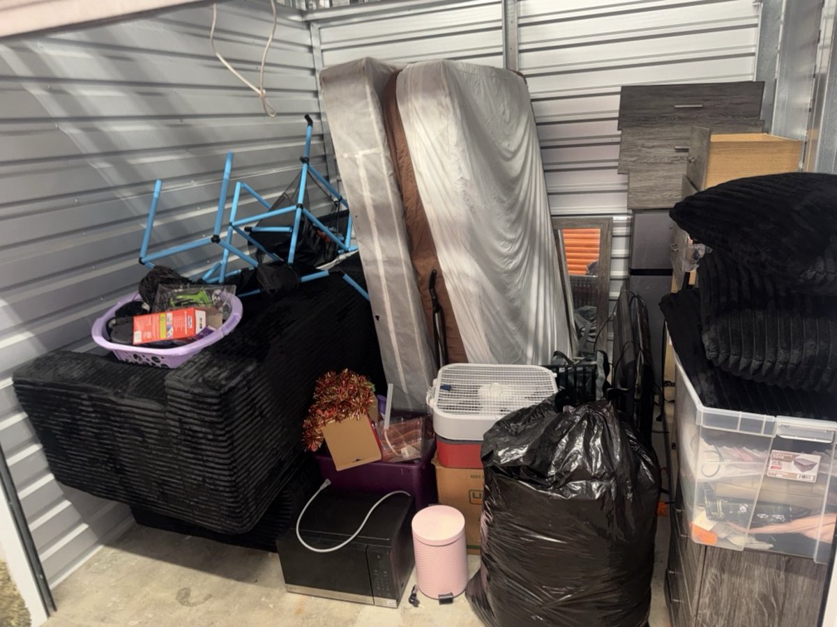 10 x 10 storage unit in Hawthorne, CA