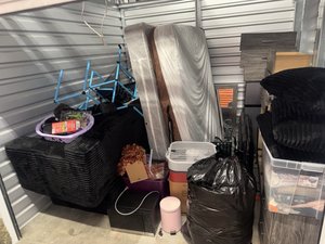 10 x 10 storage unit in Hawthorne, CA