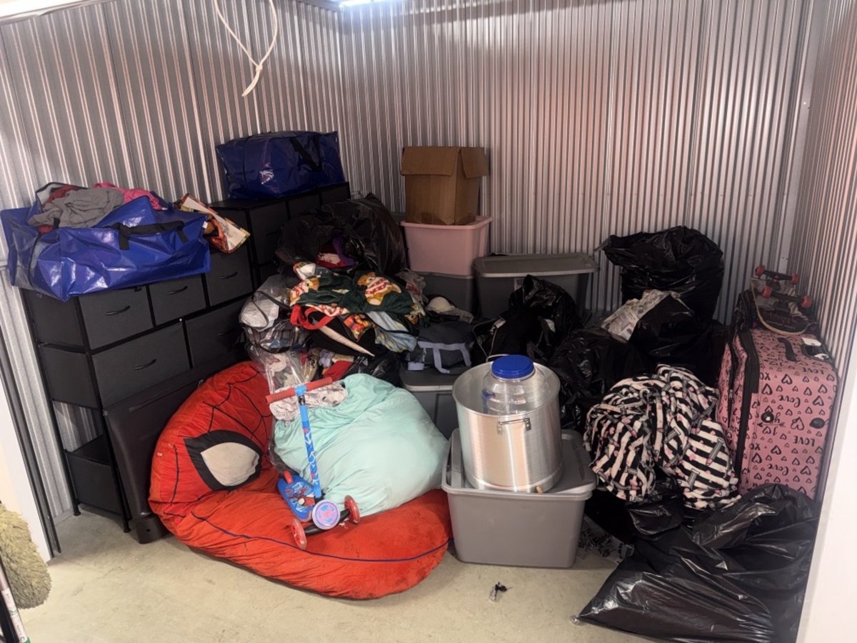 10 x 10 storage unit in Hawthorne, CA