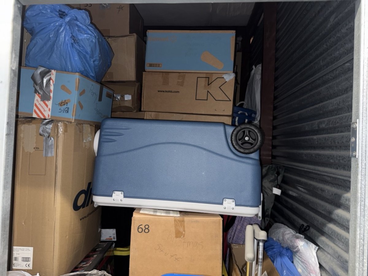 5 x 10 storage unit in Gardena, CA