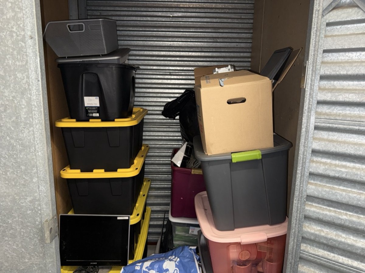 5 x 5 storage unit in Gardena, CA