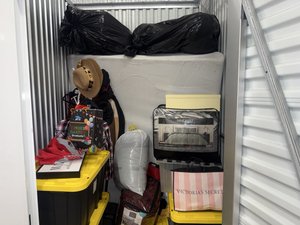 5 x 5 storage unit in Hawthorne, CA