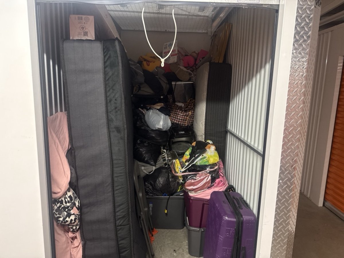 5 x 10 storage unit in Hawthorne, CA