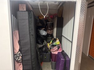 5 x 10 storage unit in Hawthorne, CA