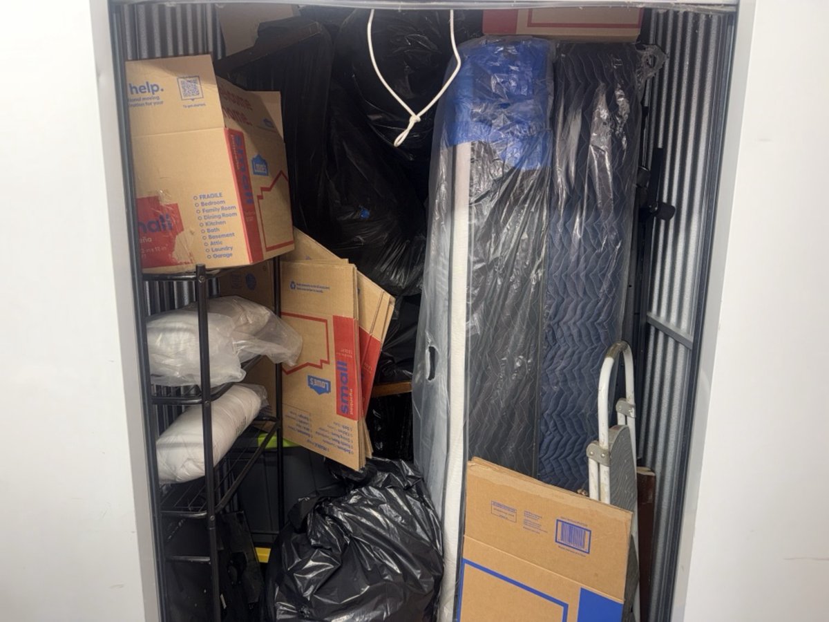 5 x 10 storage unit in Hawthorne, CA