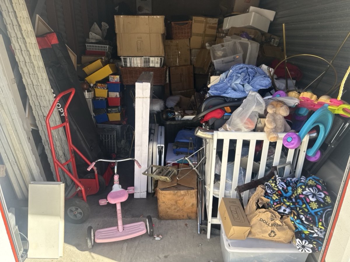 10 x 20 storage unit in Gardena, CA