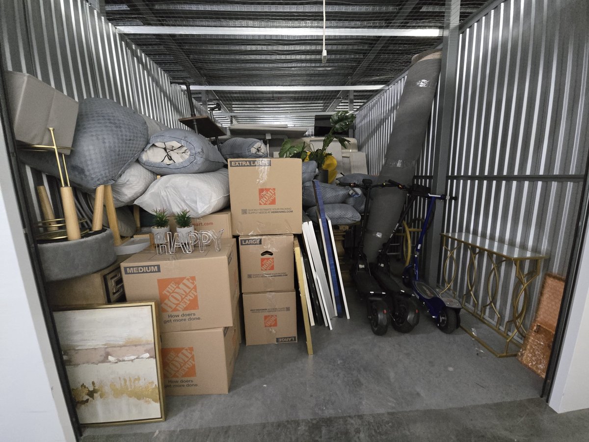 10 x 20 storage unit in Kissimmee, FL