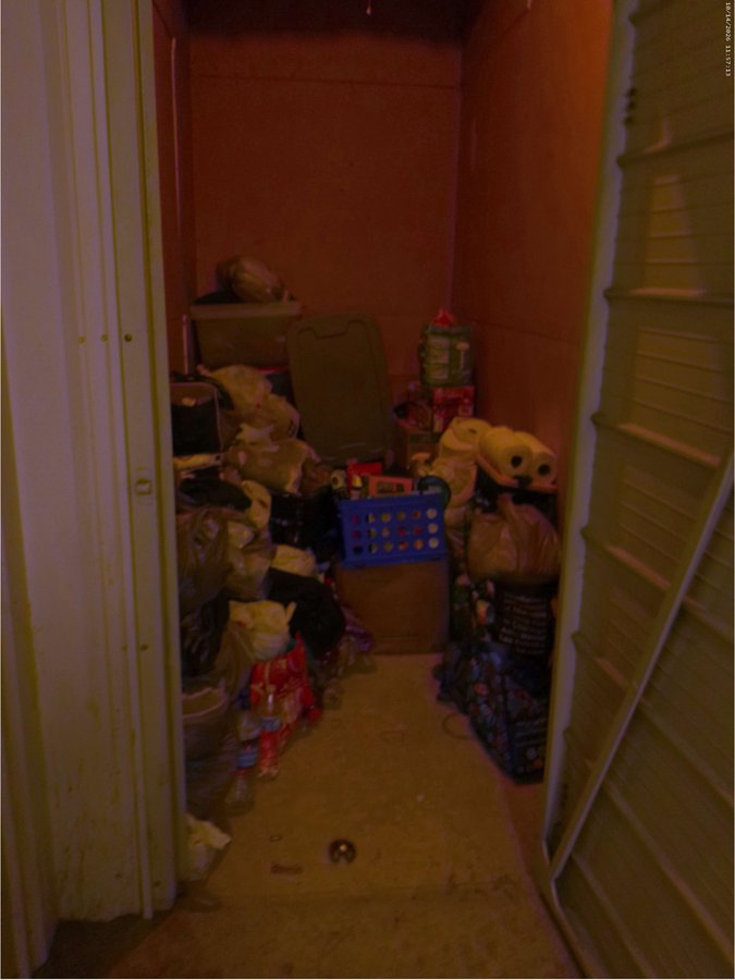 5 x 10 storage unit in Addison, IL