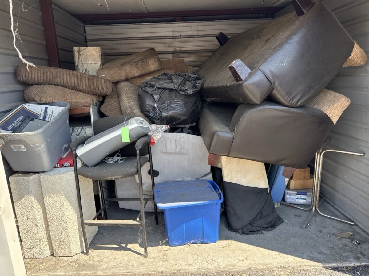10 x 10 storage unit in Louisville, KY