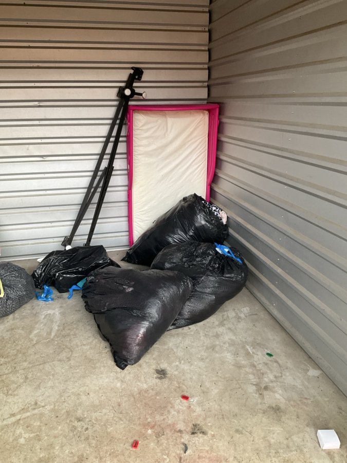 10 x 10 storage unit in Louisville, KY