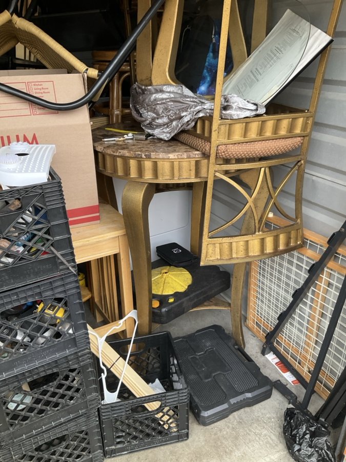 10 x 10 storage unit in Louisville, KY