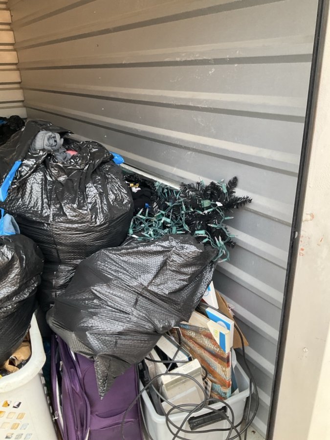 10 x 10 storage unit in Louisville, KY