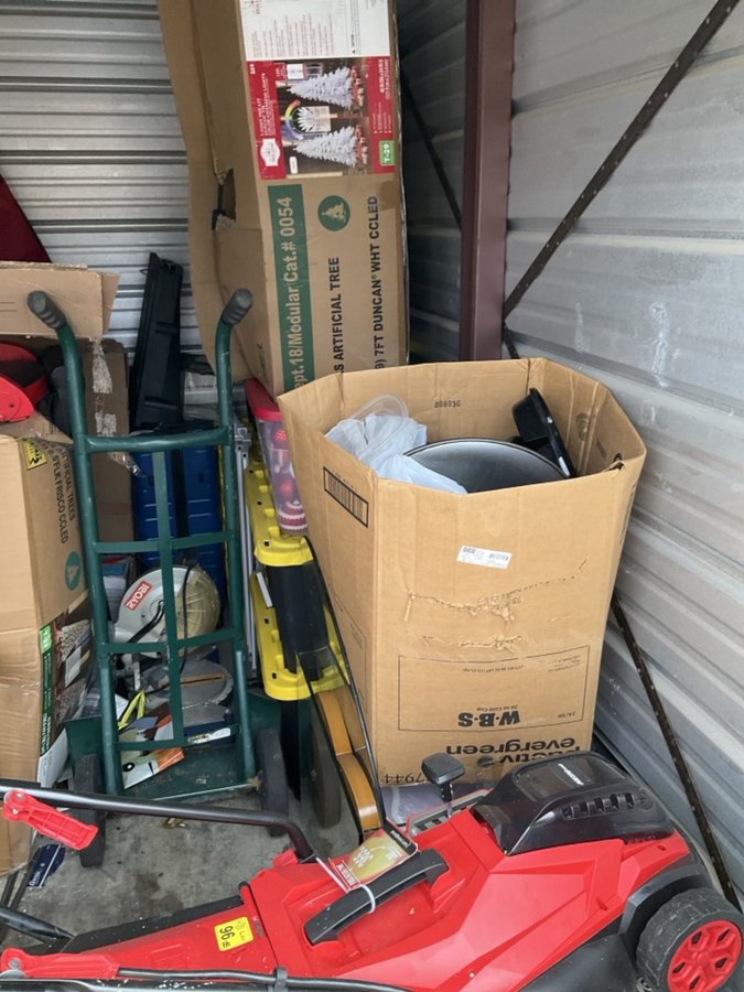5 x 10 storage unit in Louisville, KY