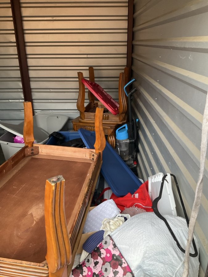 10 x 10 storage unit in Louisville, KY