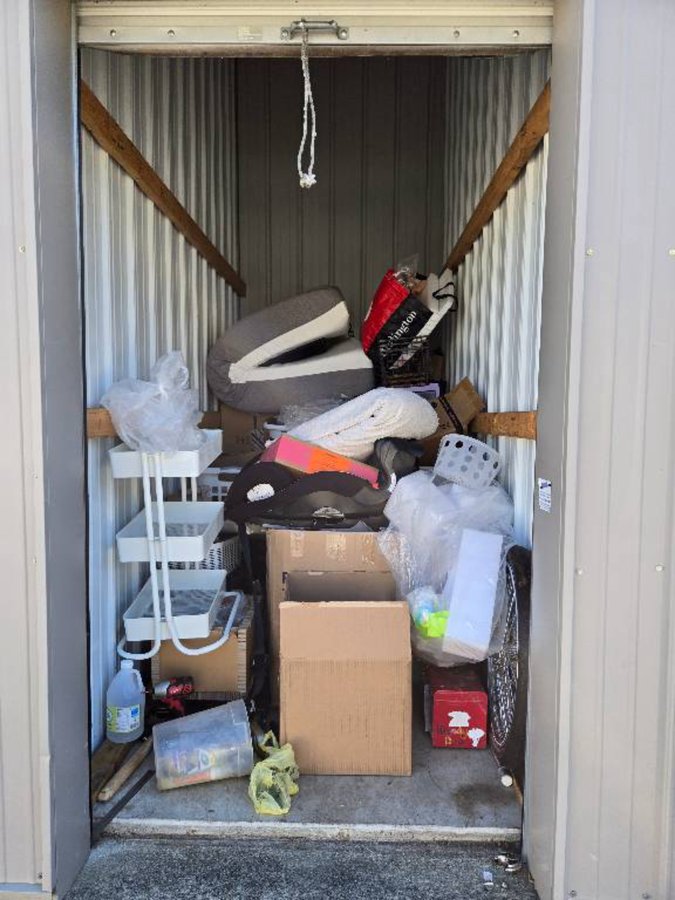 5 x 10 storage unit in Columbus, IN
