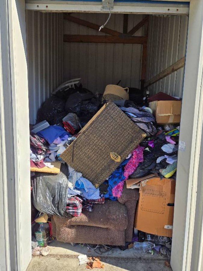 6 x 10 storage unit in Columbus, IN