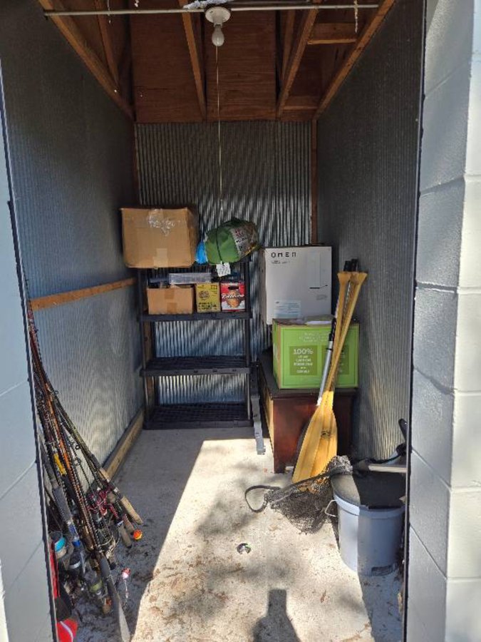 5 x 10 storage unit in Columbus, IN