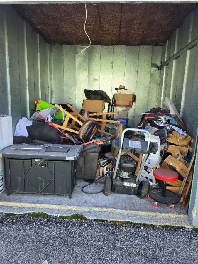 10 x 12 storage unit in Louisville, KY