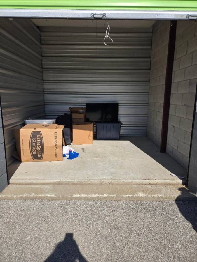 10 x 10 storage unit in Louisville, KY