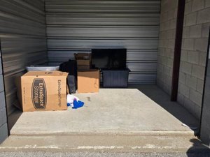 10 x 10 storage unit in Louisville, KY