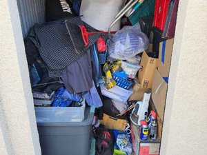 5 x 10 storage unit in Reseda, CA