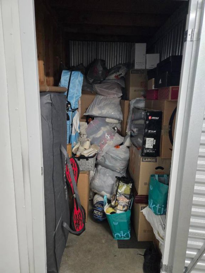 5 x 8 storage unit in Walnut, CA
