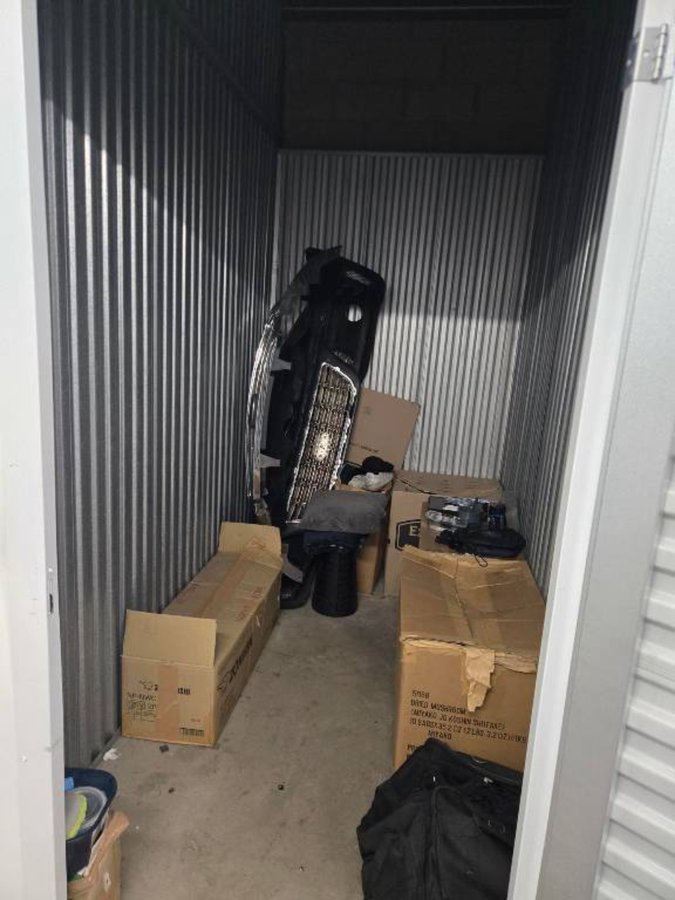 5 x 8 storage unit in Walnut, CA