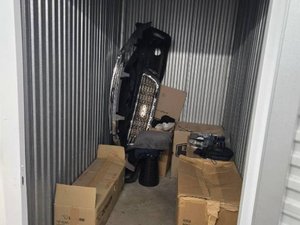 5 x 8 storage unit in Walnut, CA