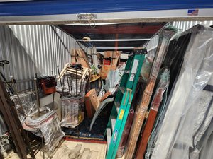 10 x 20 storage unit in Hollywood, FL