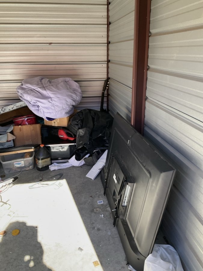 10 x 10 storage unit in Louisville, KY