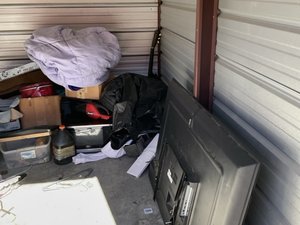 10 x 10 storage unit in Louisville, KY