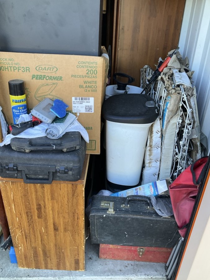 10 x 10 storage unit in Louisville, KY