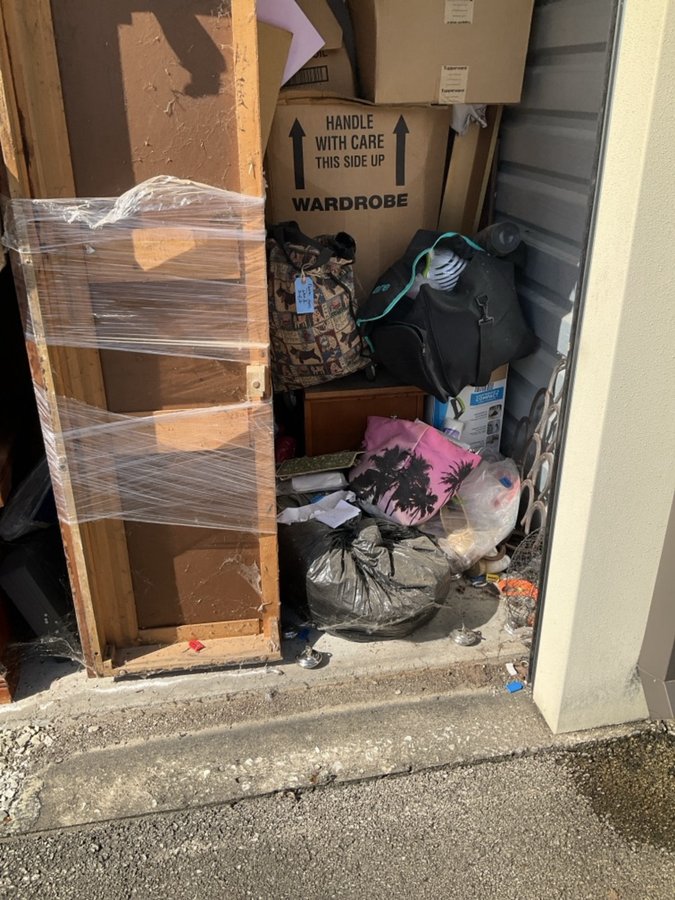 10 x 10 storage unit in Louisville, KY