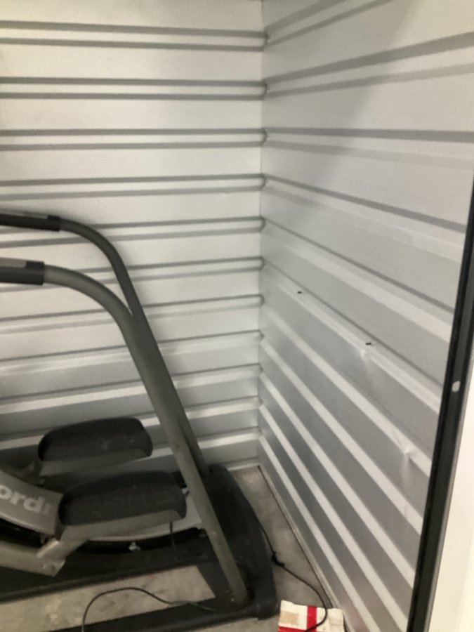 10 x 5 storage unit in Louisville, KY