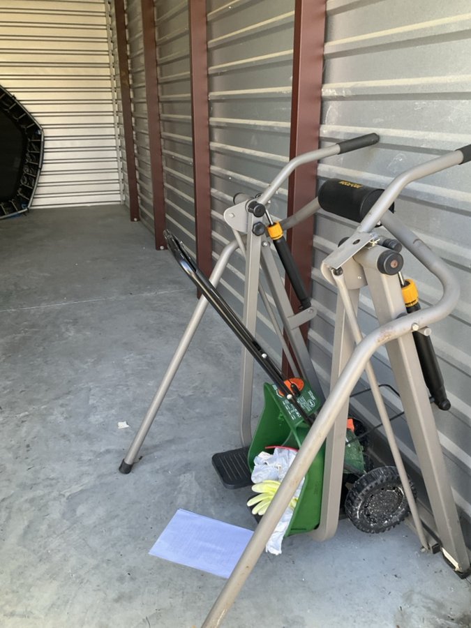 10 x 25 storage unit in Louisville, KY