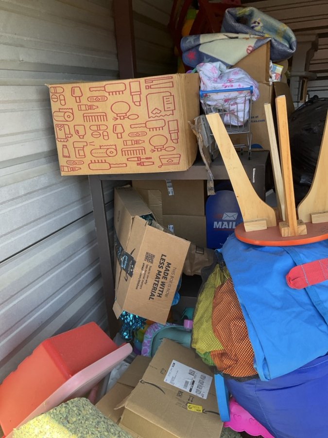 10 x 10 storage unit in Louisville, KY