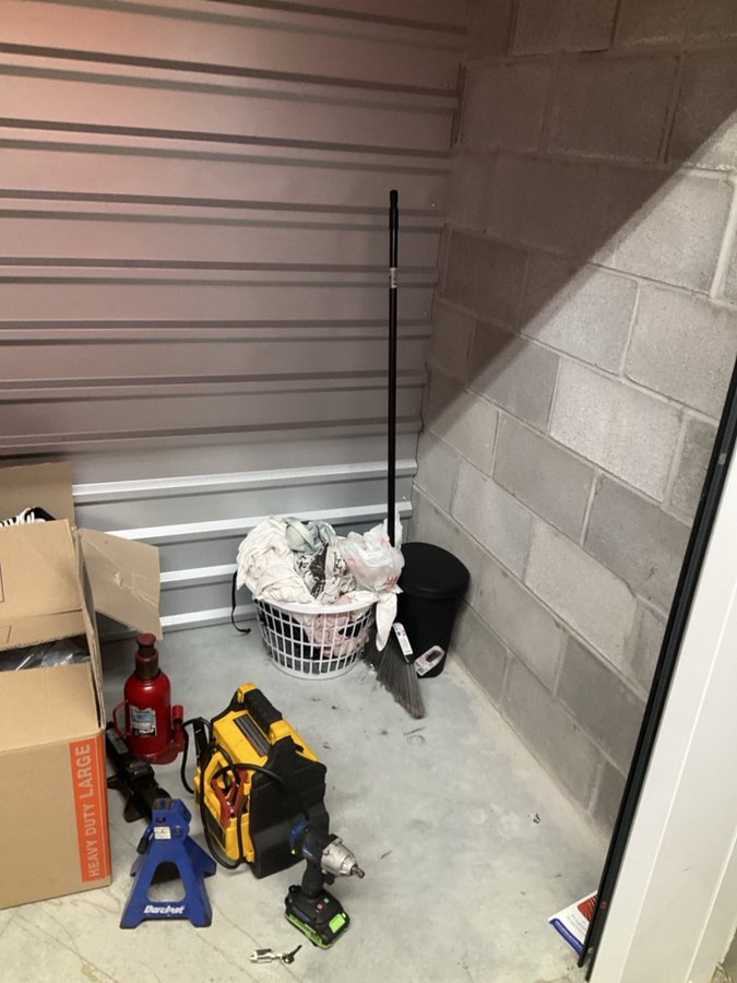 10 x 5 storage unit in Louisville, KY