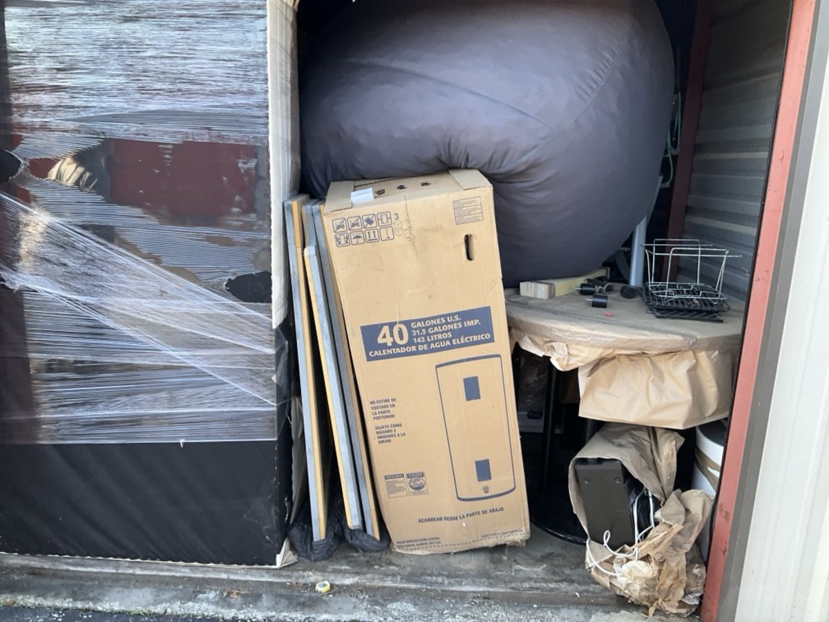 10 x 20 storage unit in Louisville, KY