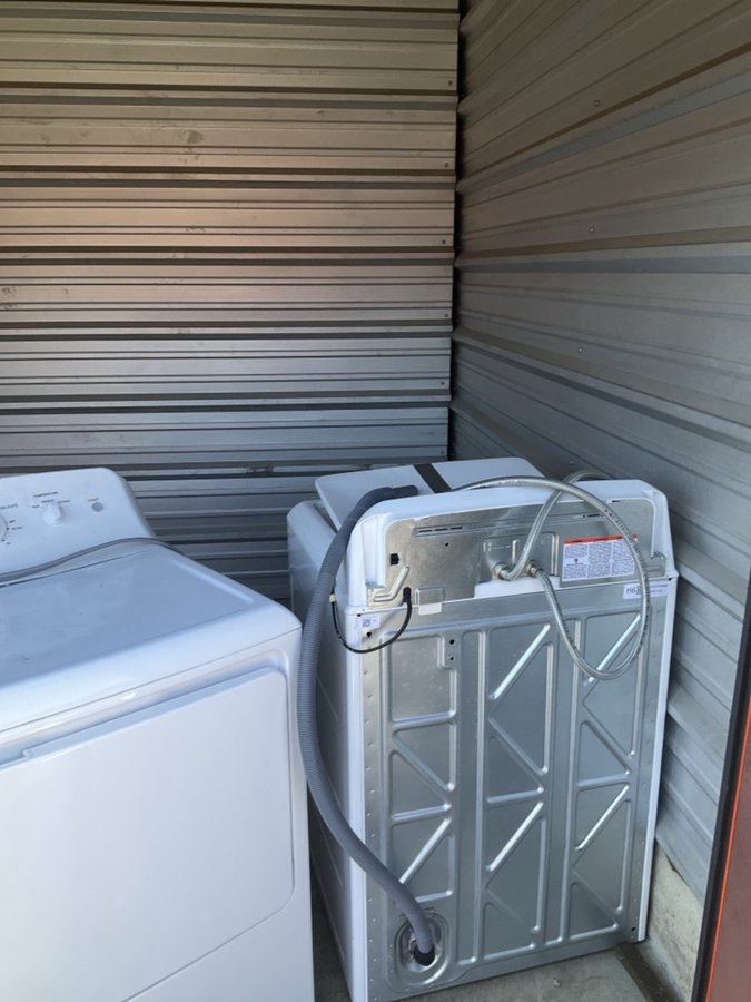 10 x 10 storage unit in Louisville, KY